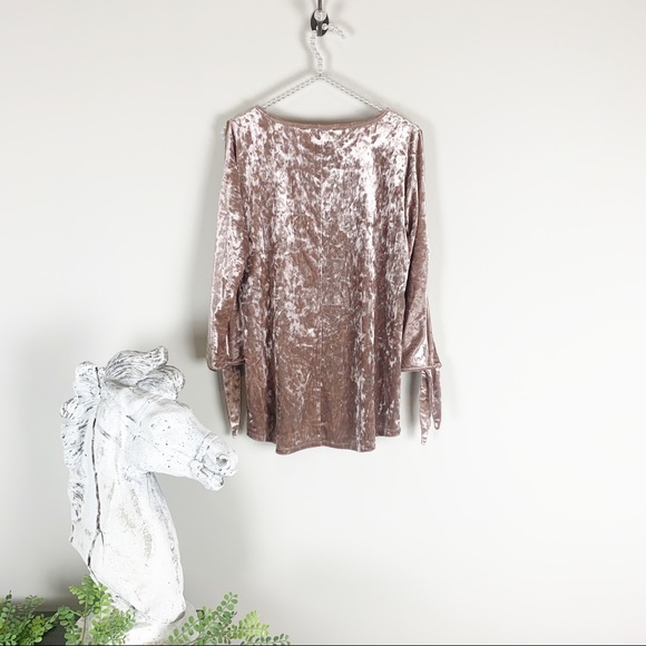 Cable & Gauge crushed velvet arm slit top medium - Picture 7 of 7